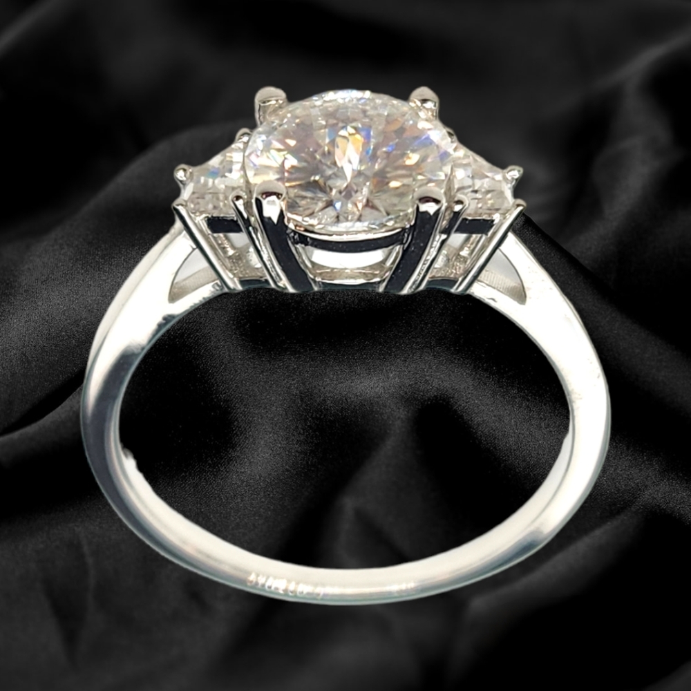 🔥FINAL PRICE CUT🔥NWT 2 CTW MOISSANITE PLATINUM OVER STERLING SILVER RING SZ 9